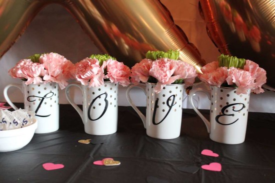 kate-spade-themed-bridal-shower-flowers-in-cups