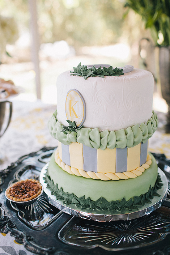 a-day-at-the-races-derby-bridal-shower-cake