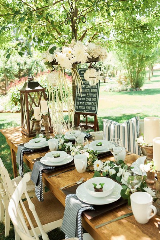 outdoor-cowgirl-bridal-shower-guest-table-setting
