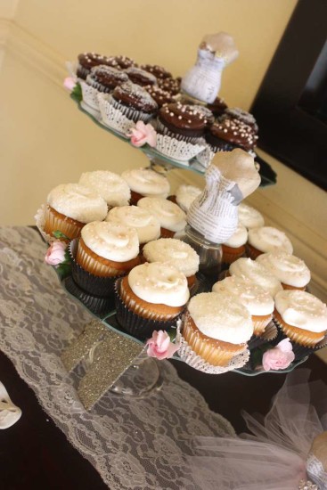 elegant-bridal-shower-cupcakes