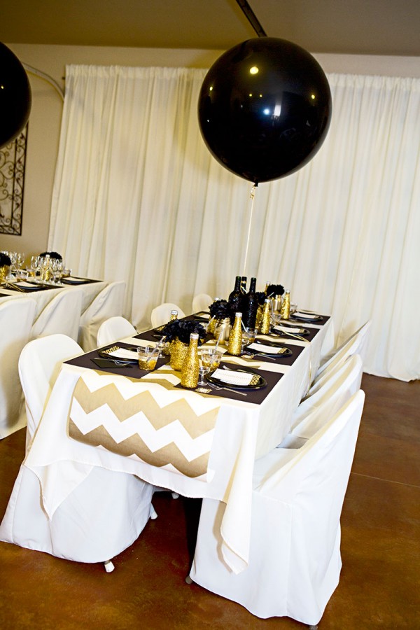 Gold-And-Black-Bridal-Shower-Guest-Seating