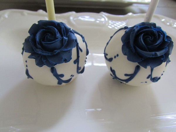 Elegant-Floral-Outdoor-Bridal-Shower-Cakepops
