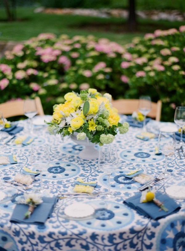 Delightfully-Citrus-Bridal-Shower-Guest-Seating