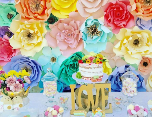 Luscious-Flower-Bridal-Tea-Party-Wall-Paperflowers
