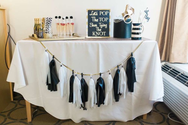 Golden-Glamour-Bridal-Party-Drinking-Station