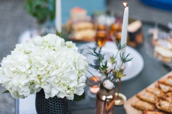 Outdoor-Great-Gatsby-Party-Flowers